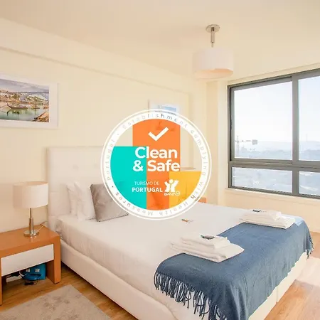 Liiiving In | Downtown View Apartment