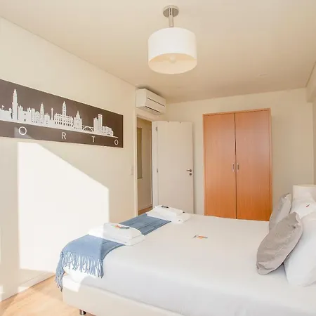 Liiiving In | Downtown View * Porto