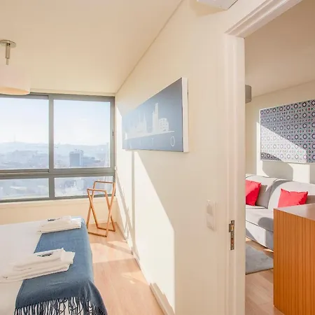 Liiiving In | Downtown View * Porto