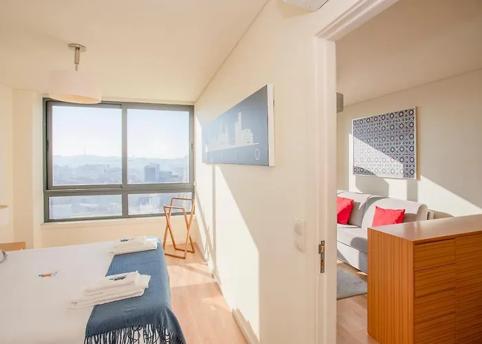 Liiiving In | Downtown View * Oporto